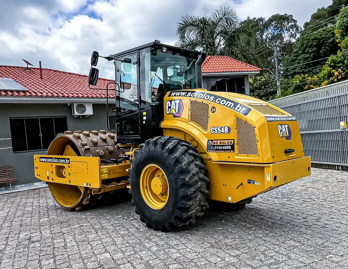 Rolo compactador de solo Caterpillar CS54 da Só Rolos