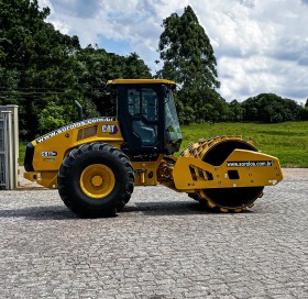 Rolo Compactador de Solo Caterpillar CS11