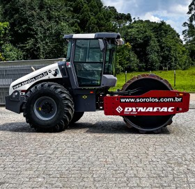 Rolo Compactador de Solo CA30D