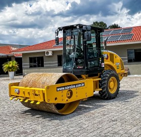 Rolo Compactador de Solo Vibratório CS44B