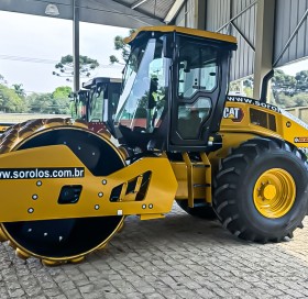 Rolo Compactador de Solo Caterpillar CS10